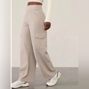 Athleta Venice High Rise Wide Leg Cargo Pants in the color Feather